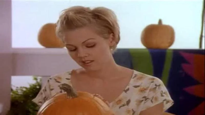 Кадры из сериала Беверли-Хиллз 90210 (1990)
